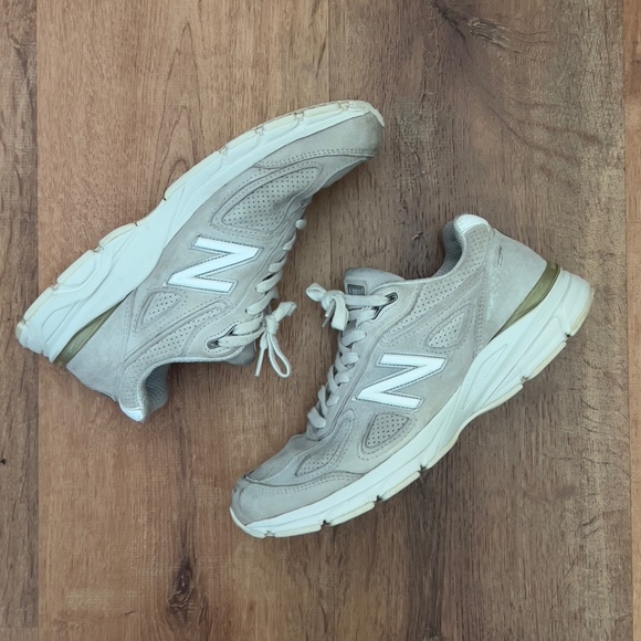 EUC New Balance 990v4 Arctic Fox White, MENS